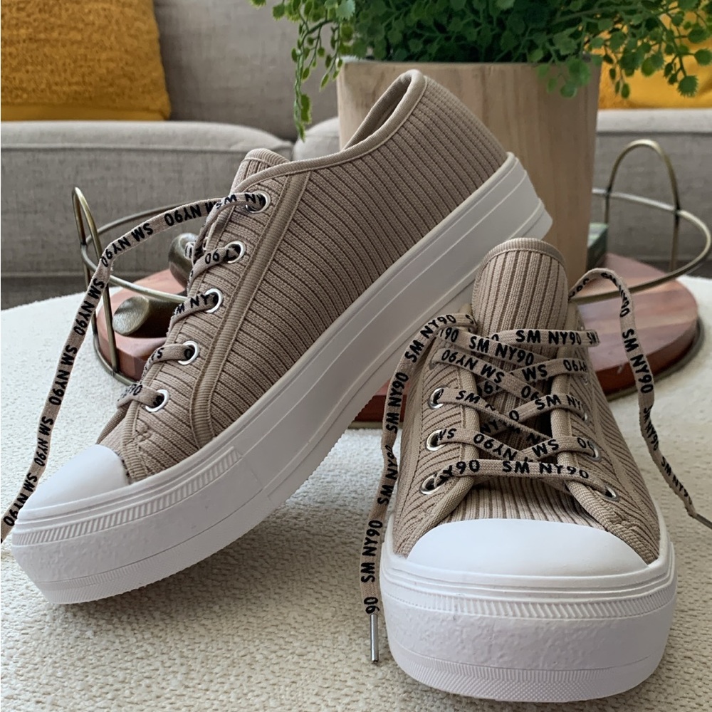 STEVE MADDEN BRAND NEW SNEAKERS WOMENS SIZE 7.5 M. Never worn.